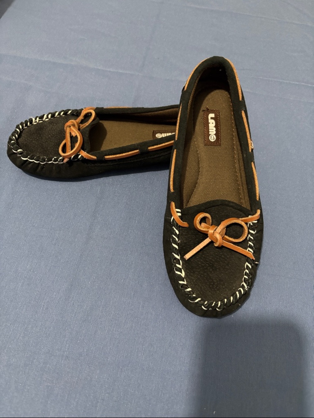 NWOT Lamo Brown Moccasin Flats with Tan Lacing - Picture 2 of 3
